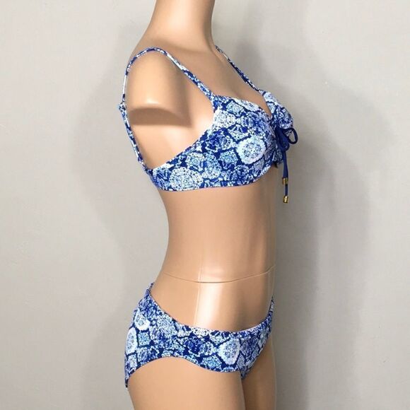 New. Lauren Ralph Lauren blue tile bikini top. New. - Picture 6 of 9